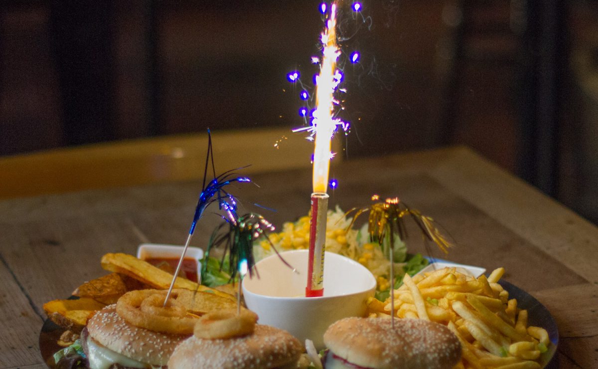 Flotter Dreier Burger im Wirtshaus Troll